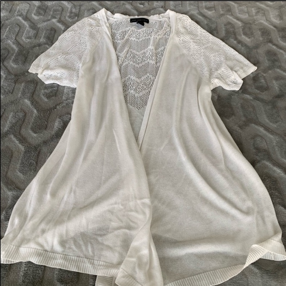 White beach mini cover up, shortsleeved